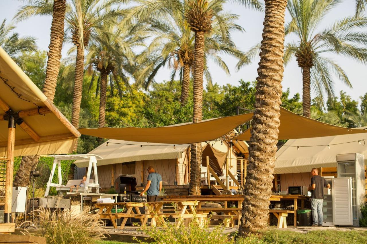 ホテル Sky Glamping Boutique モシャヴ・ラマト エクステリア 写真