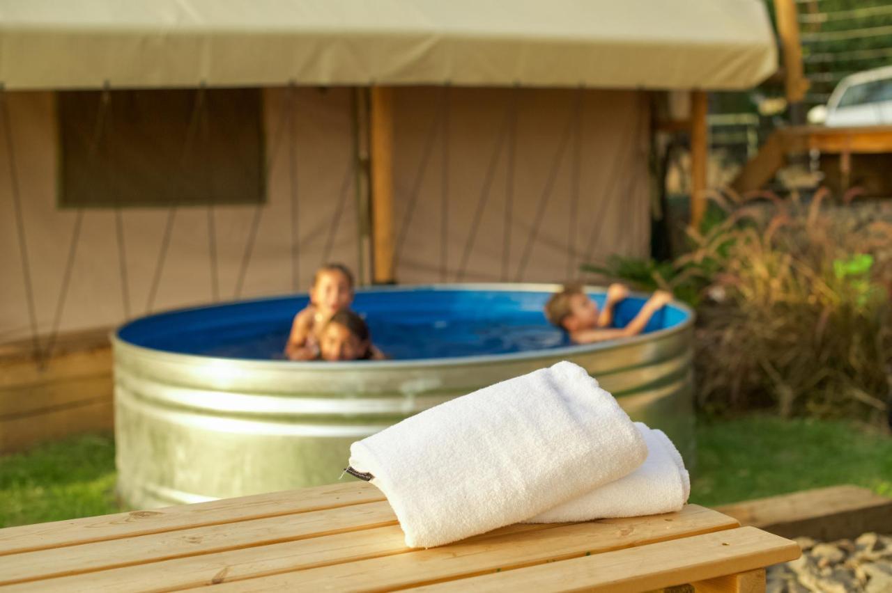 ホテル Sky Glamping Boutique モシャヴ・ラマト エクステリア 写真